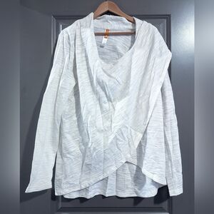 --*New w/o Tags!* Lucy Wrap Cover up Top